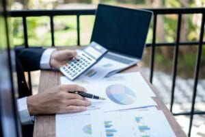 Działalność odpłatna vs gospodarcza NGO w Warszawie