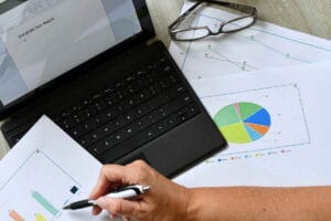 Księgowość dla spółki jawnej w Warszawie – KPiR czy pełne księgi Kompleksowy przewodnik 2025